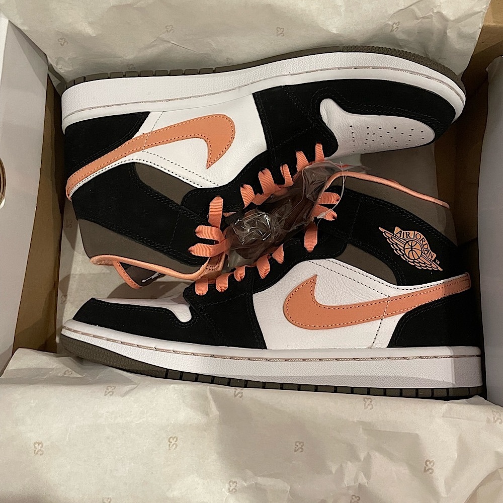 Air Jordan 1 Midrise Women's Sneakers Size 9 NWT